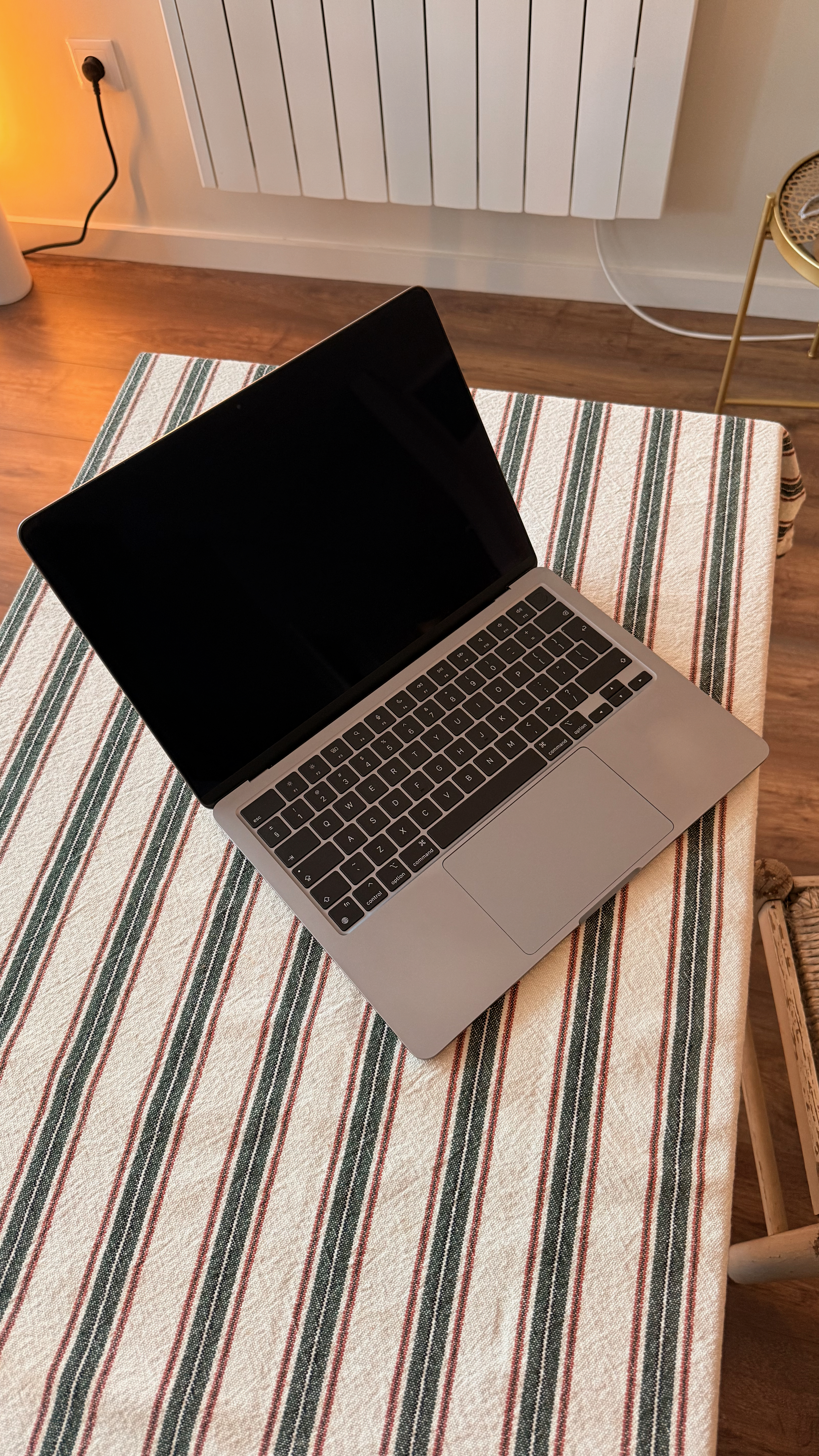 MacBook Air M2 (2022) – 24GB RAM / 1TB SSD - Miniature 3