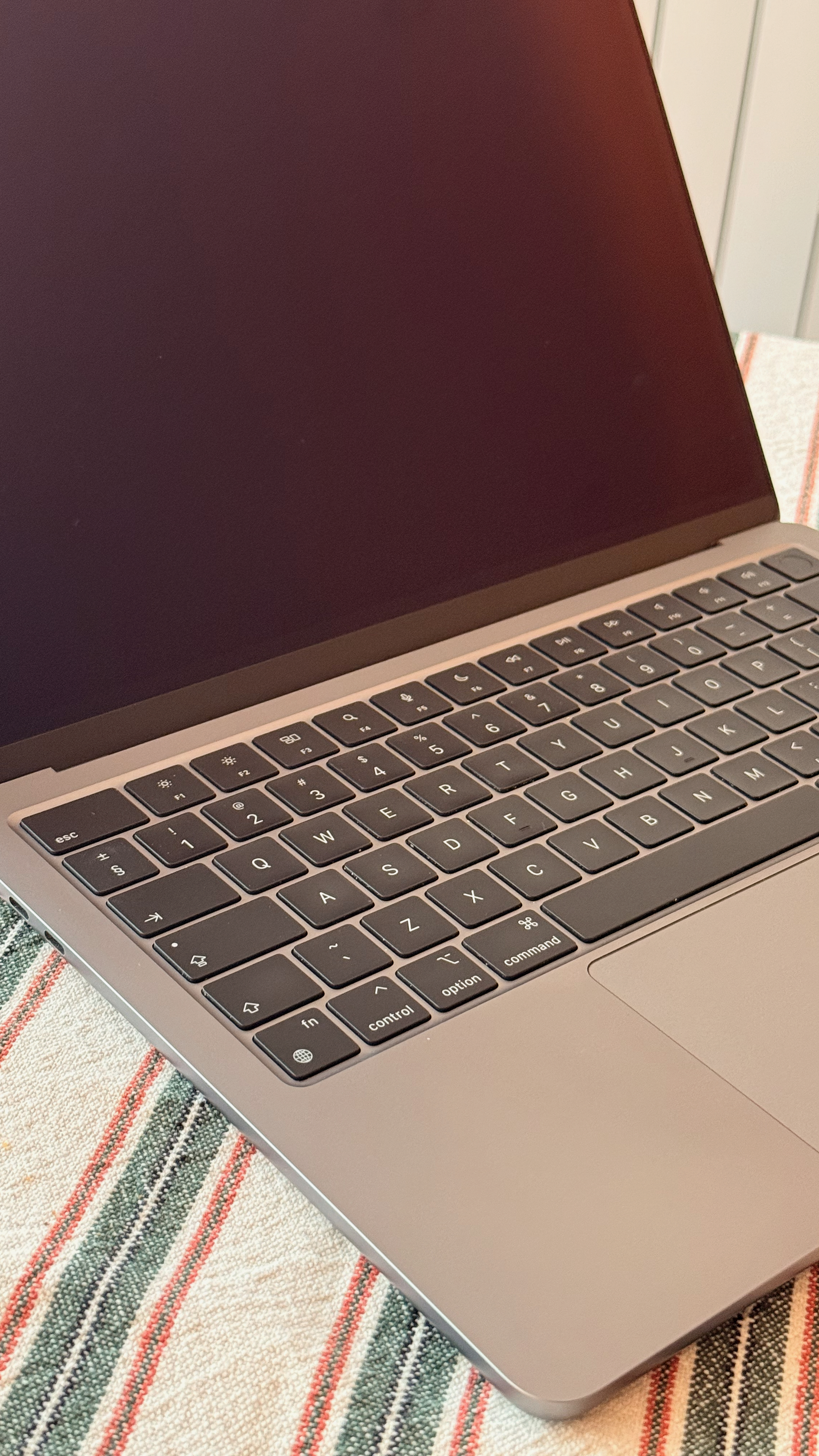 MacBook Air M2 (2022) – 24GB RAM / 1TB SSD - Miniature 4